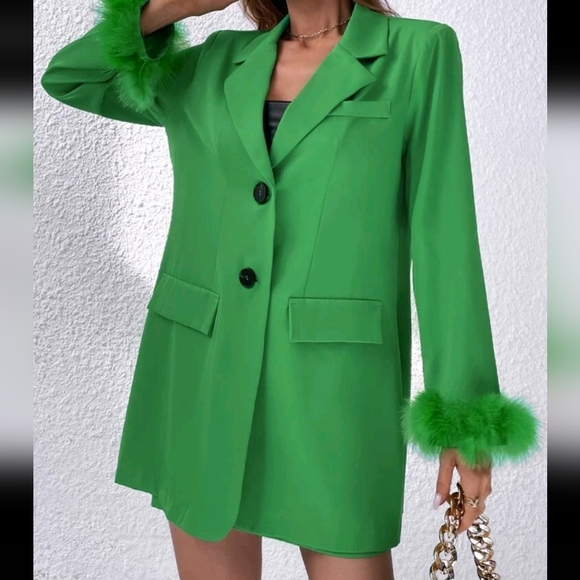 Green blazer and mini skirt set - Picture 2 of 6
